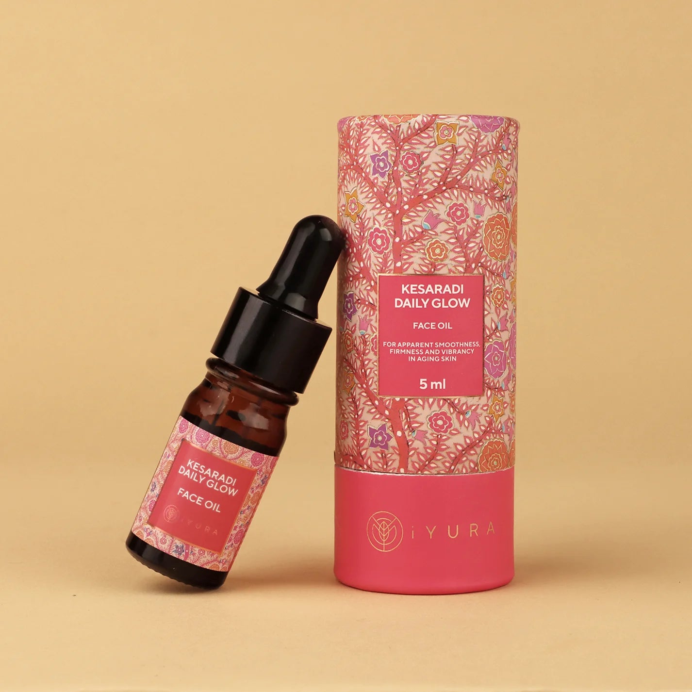 Aceite Mini Kesaradi Daily Glow: la mezcla exclusiva de iYURA de azafrán precioso + rosa + cúrcuma + 16 hierbas ayurvédicas.