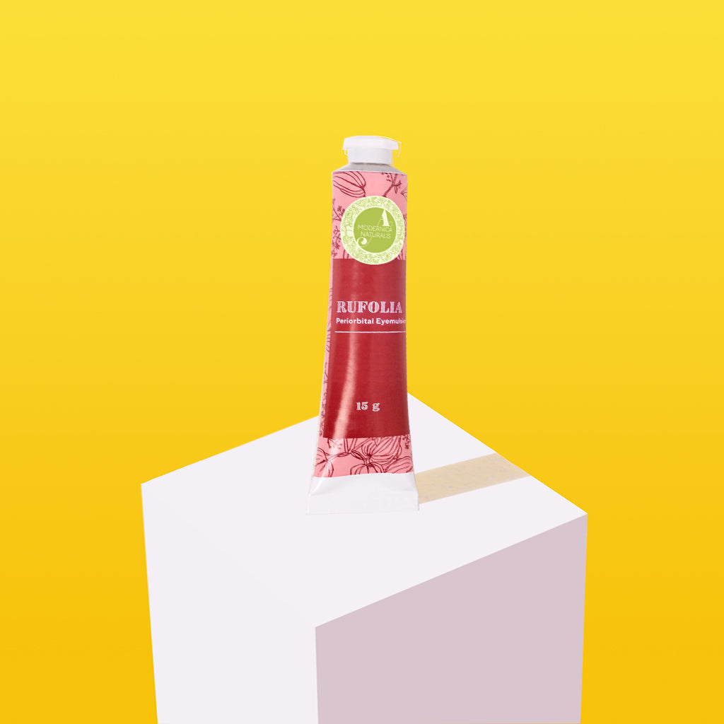 Emulsión para el área alrededor de los ojos Rufolia-Ilumina, suaviza y reafirma los ojos con manjistha, aloe vera, niacinamida y ácido hialurónico.