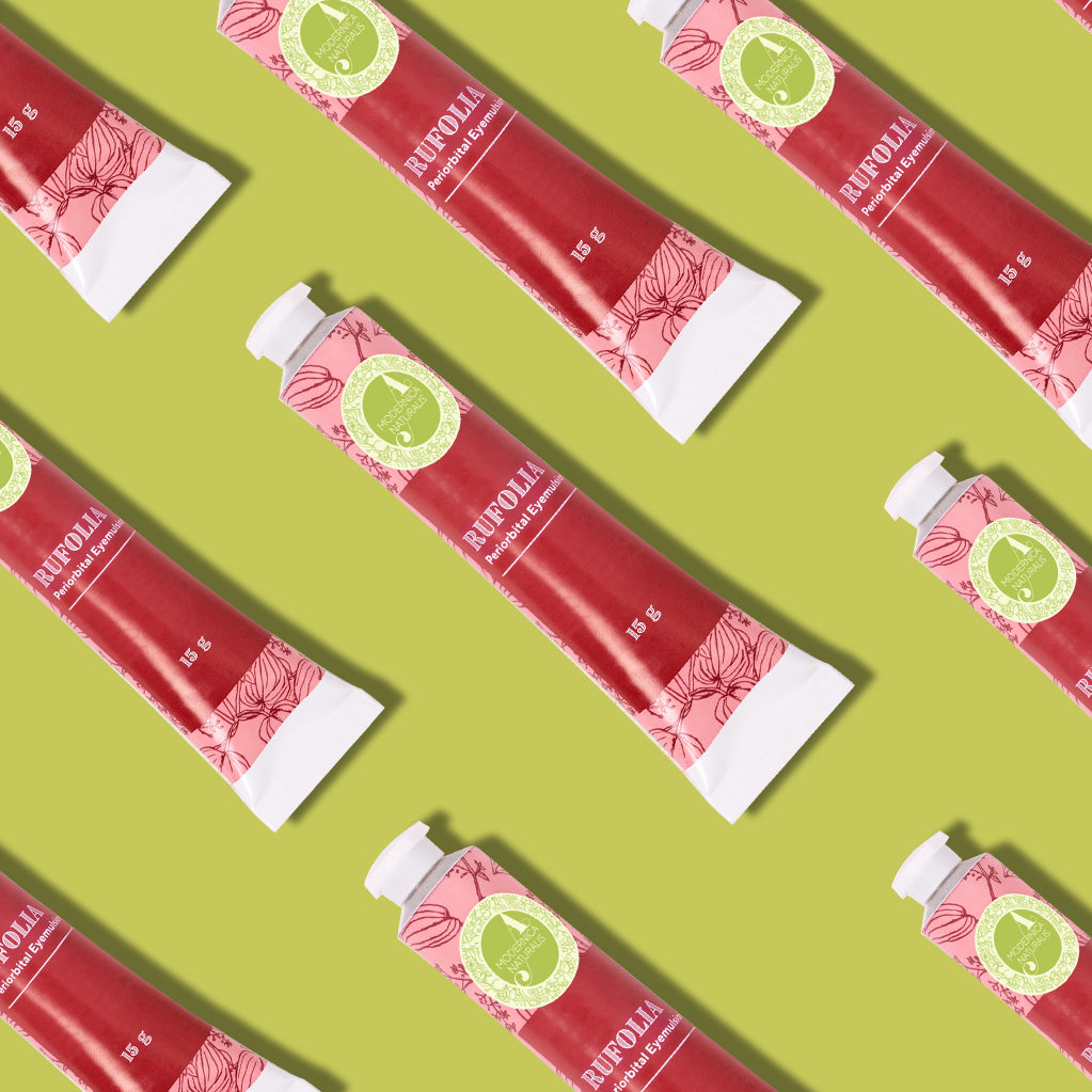 Emulsión para el área alrededor de los ojos Rufolia-Ilumina, suaviza y reafirma los ojos con manjistha, aloe vera, niacinamida y ácido hialurónico.